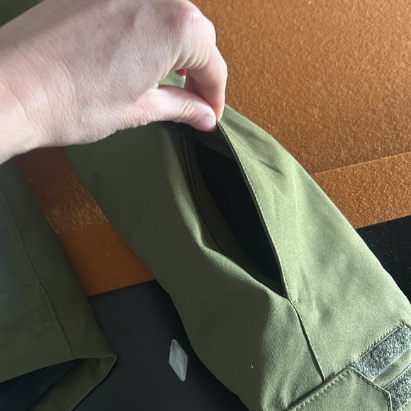 Women's Olive Green Volcom Snowboard Jacket - Picture 10 of 10